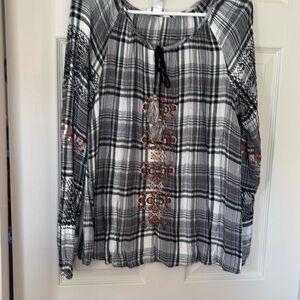 This is peasant blouse in a nice flannel plaid in medium
Women’s